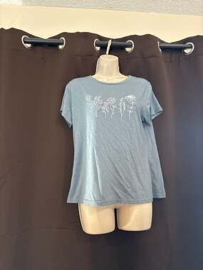 SHEIN Women's Light Blue Floral Graphic Short Sleeve T-Shirt Size L